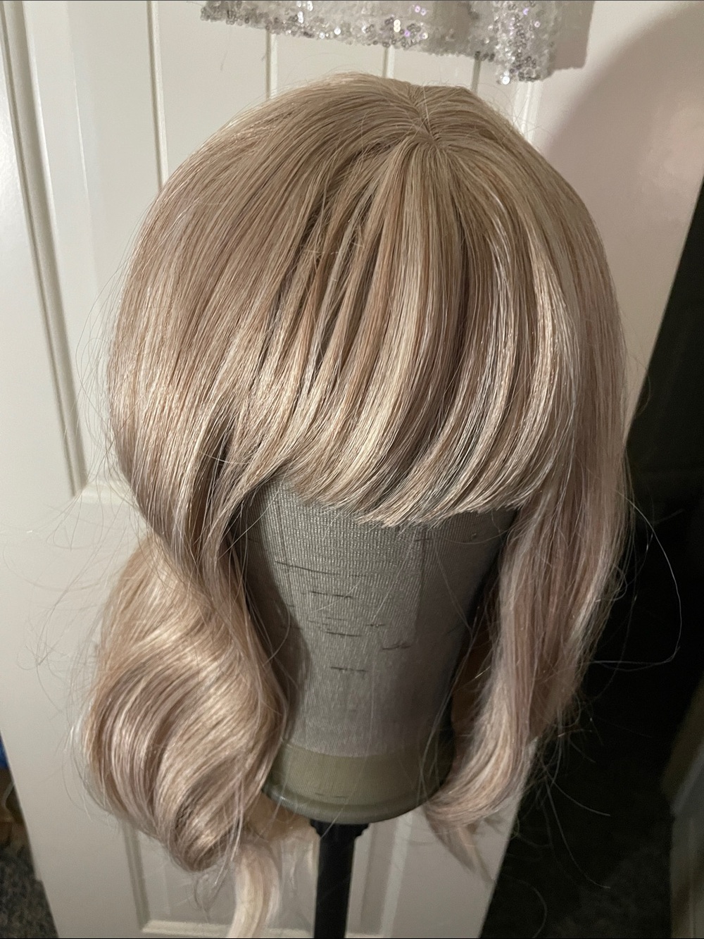 Blonde Wig - Picture 5 of 12